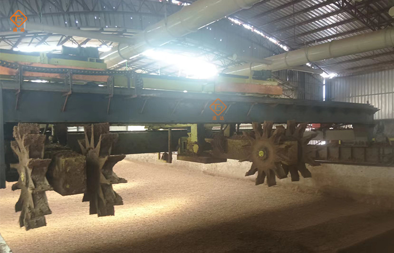 雞糞翻拋機(jī)價(jià)格及分類圖片 雞糞翻拋機(jī)價(jià)格及分類圖片